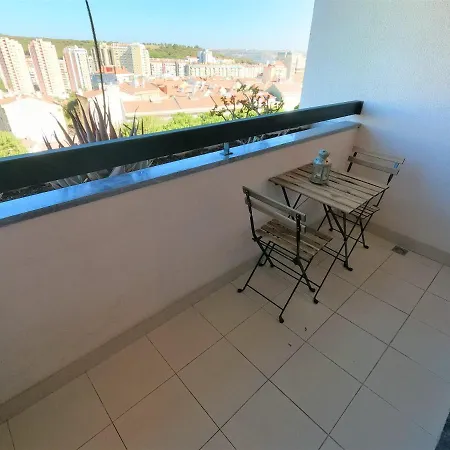 Lisbon 2 Bedroom With Balcony In Algés