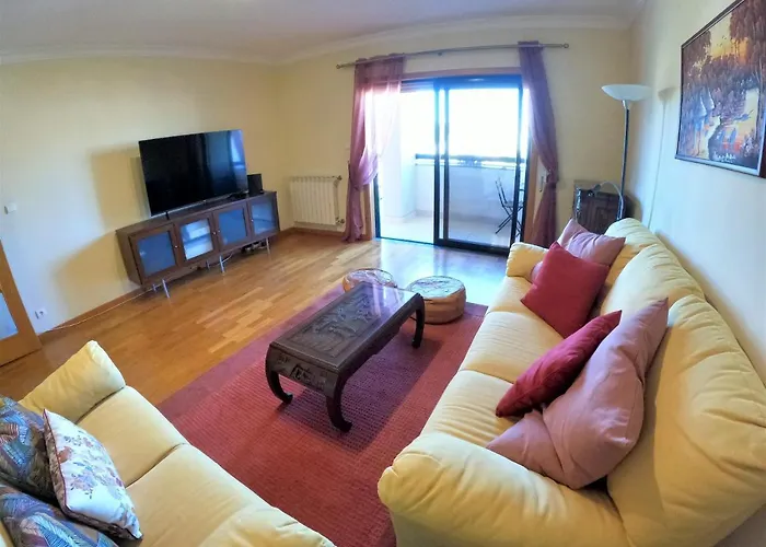 Lisbon 2 Bedroom With Balcony In *