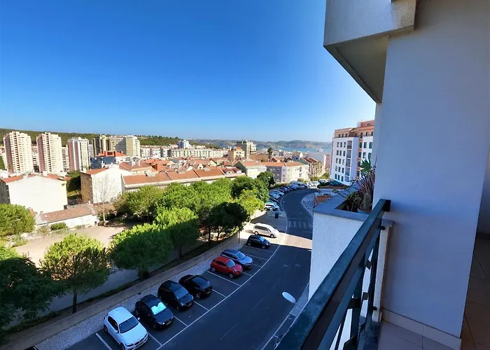 Lisbon 2 Bedroom With Balcony In Apartman *