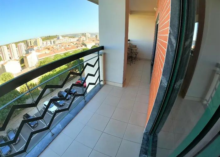 Lisbon 2 Bedroom With Balcony In Apartman Algés