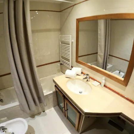 Apartment Lisbon 2 Bedroom With Balcony In