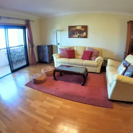 Lisbon 2 Bedroom With Balcony In Apartment *