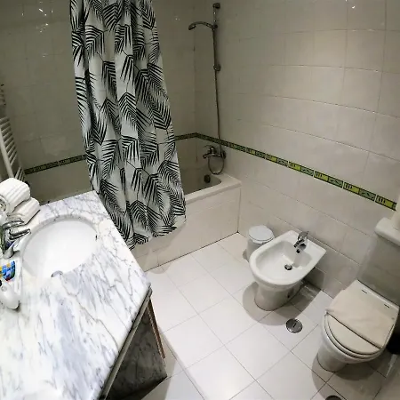 Lisbon 2 Bedroom With Balcony In Apartment Alges