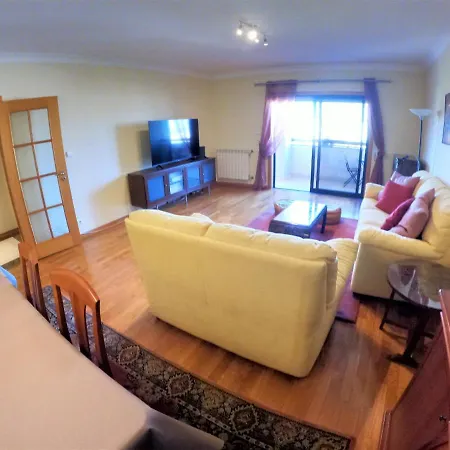 Lisbon 2 Bedroom With Balcony In Apartamento