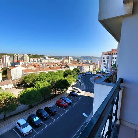 Lisbon 2 Bedroom With Balcony In Apartment *